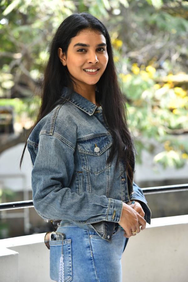 meenakshi-goswami-stills-3-4.jpg