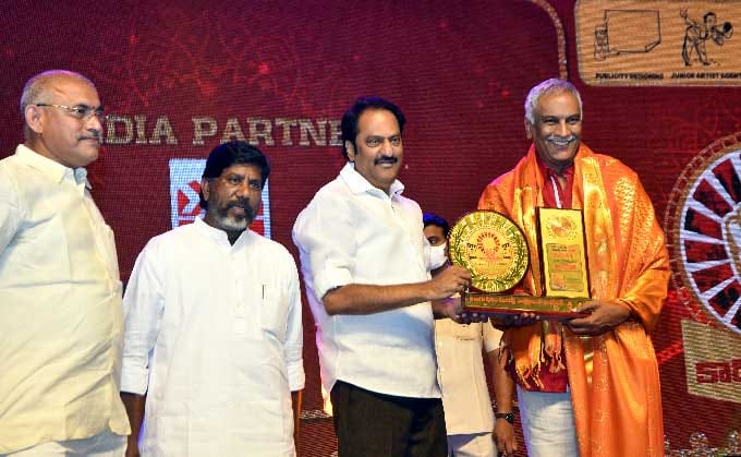 megastar-chiranjeevi-at-may-day-celebrations-14.jpg