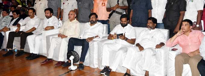 megastar-chiranjeevi-at-may-day-celebrations-15.jpg