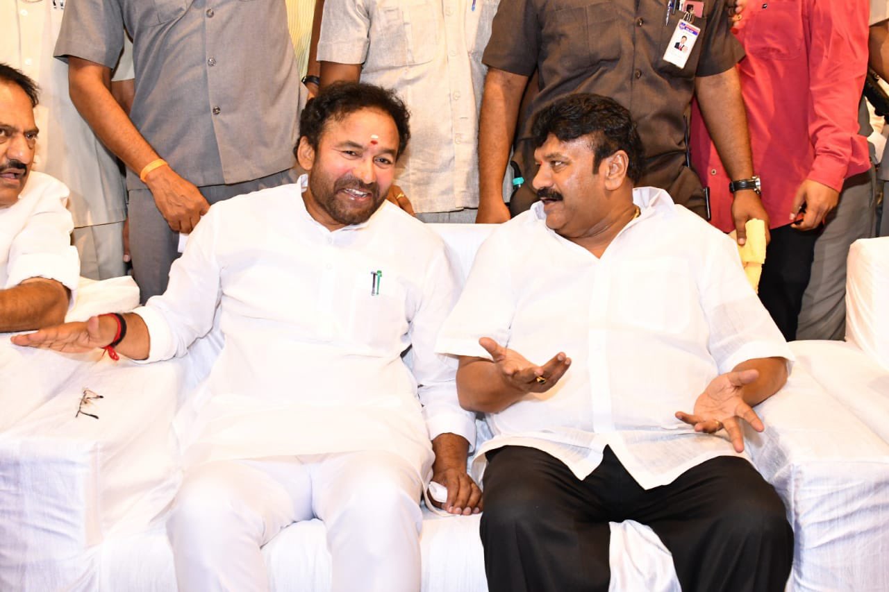 megastar-chiranjeevi-at-may-day-celebrations-16.jpg
