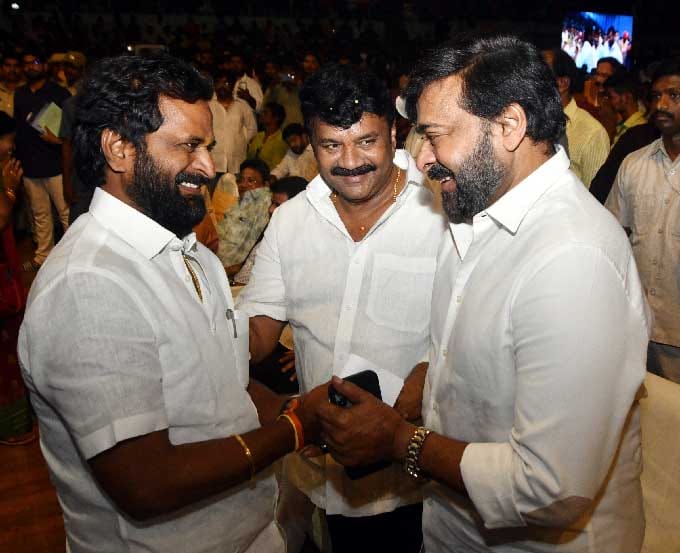 megastar-chiranjeevi-at-may-day-celebrations-2.jpg