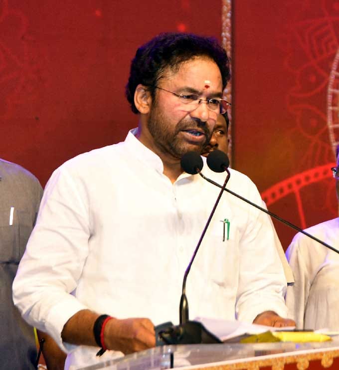 megastar-chiranjeevi-at-may-day-celebrations-4.jpg