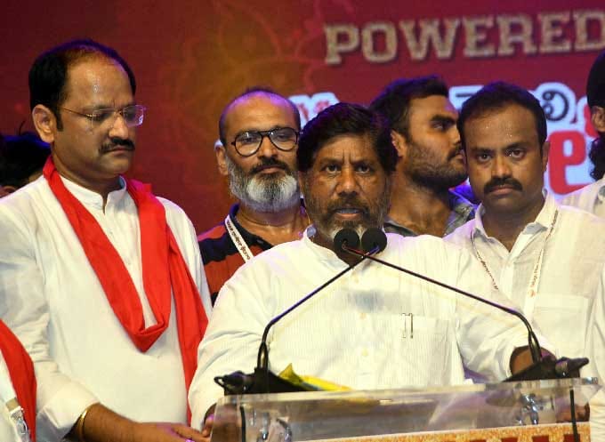 megastar-chiranjeevi-at-may-day-celebrations-6.jpg