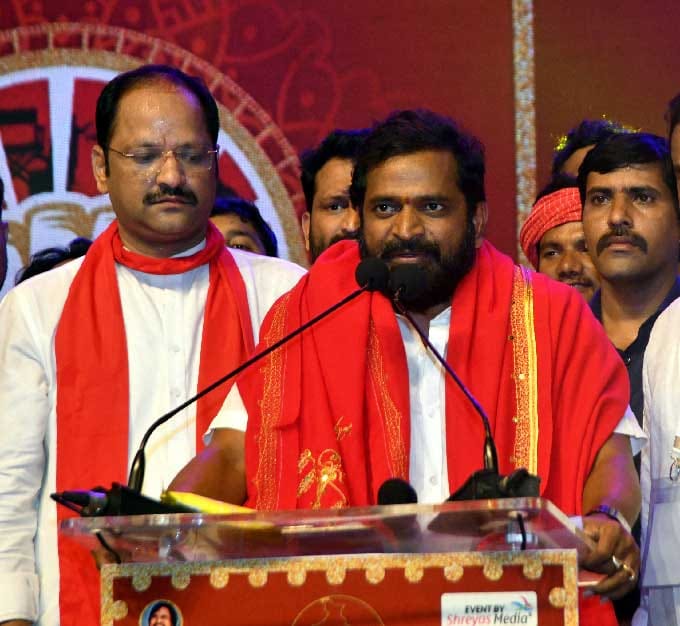 megastar-chiranjeevi-at-may-day-celebrations-7.jpg