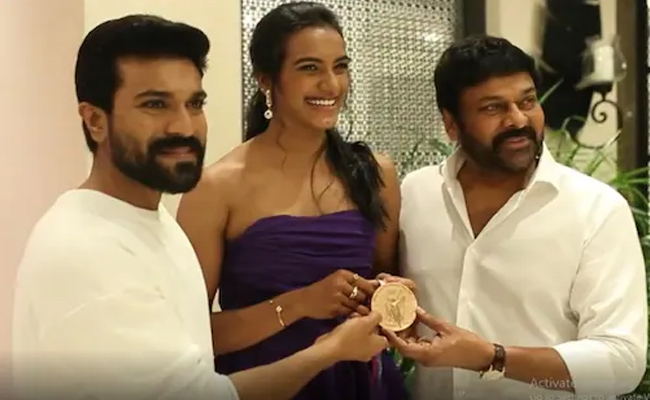 megastar-chiranjeevi-felicitates-pv-sindhu-5.jpg