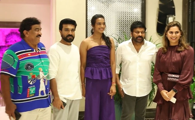 megastar-chiranjeevi-felicitates-pv-sindhu-9.jpg