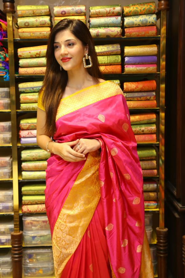 mehreen-kaur-stills-13.jpg
