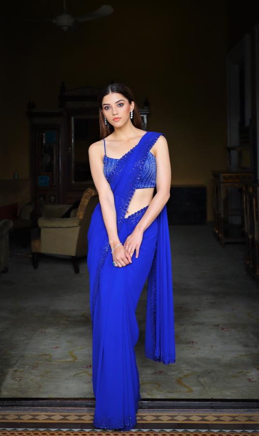 mehreen-pirzada-stills-3-2.jpg