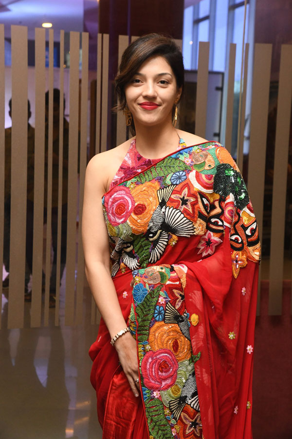 mehreen-pirzada-stills-4-13.jpg