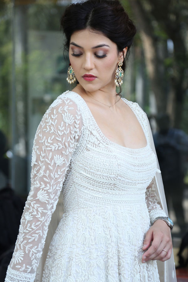 mehreen-pirzada-stills-5-10.jpg