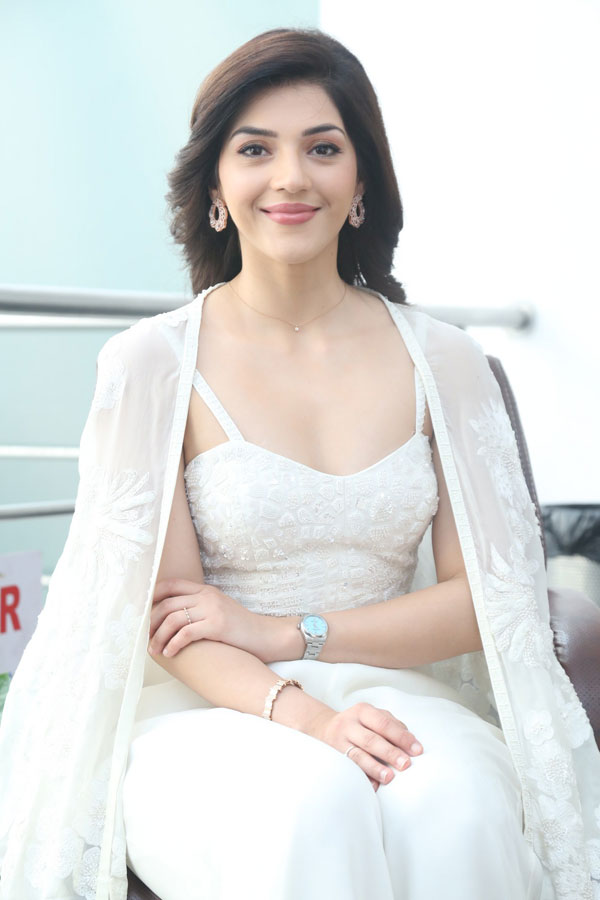 mehreen-pirzada-stills-7-19.jpg
