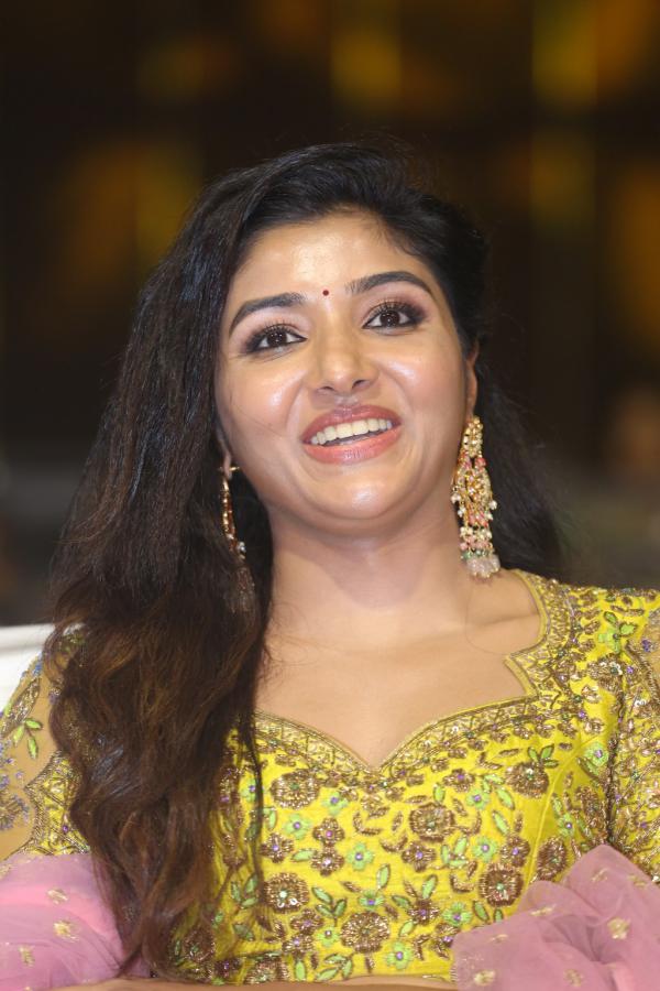 mirnaa-menon-stills-2.jpg