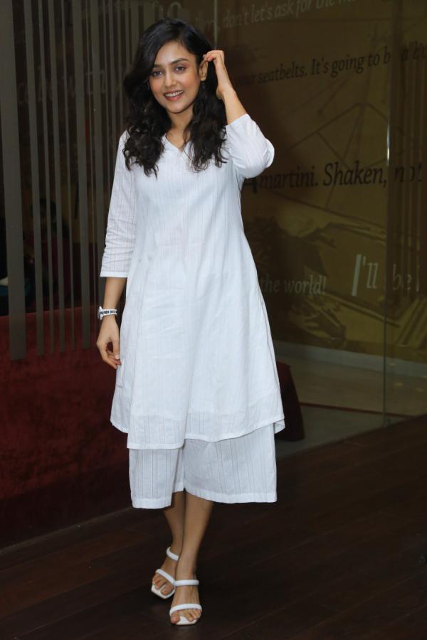 mishti-chakraborty-stills-13.jpg