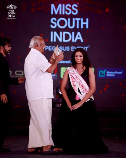 miss-south-india-2022-winner-charishma-krishna-3.jpg