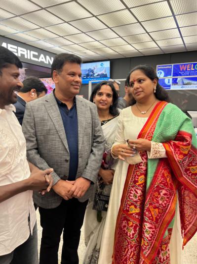 mlc-kavitha-gets-grand-welcome-at-washington-airport-1.jpg