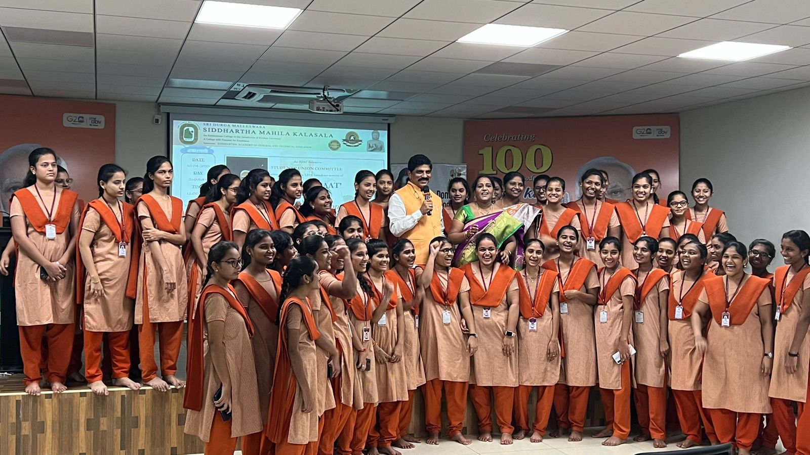 modi-mann-ki-baat-100th-episode-in-siddhartha-womens-college-2.jpg