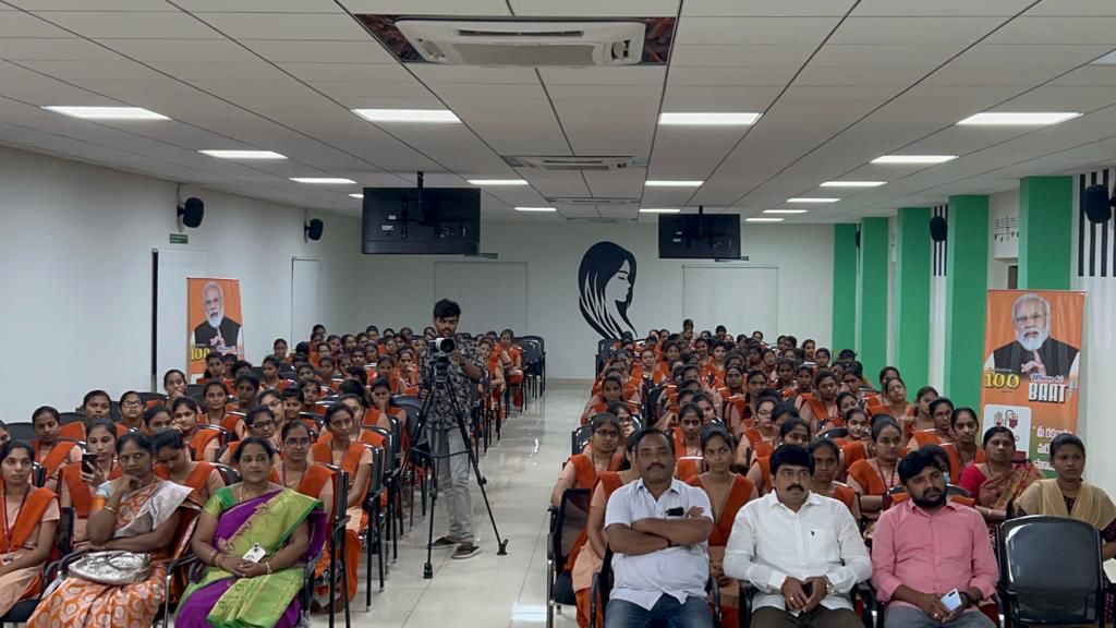 modi-mann-ki-baat-100th-episode-in-siddhartha-womens-college-4.jpg