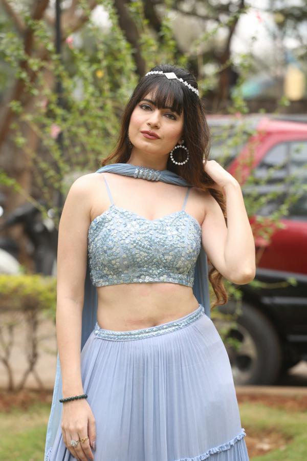 monal-jagtani-stills-12.jpg