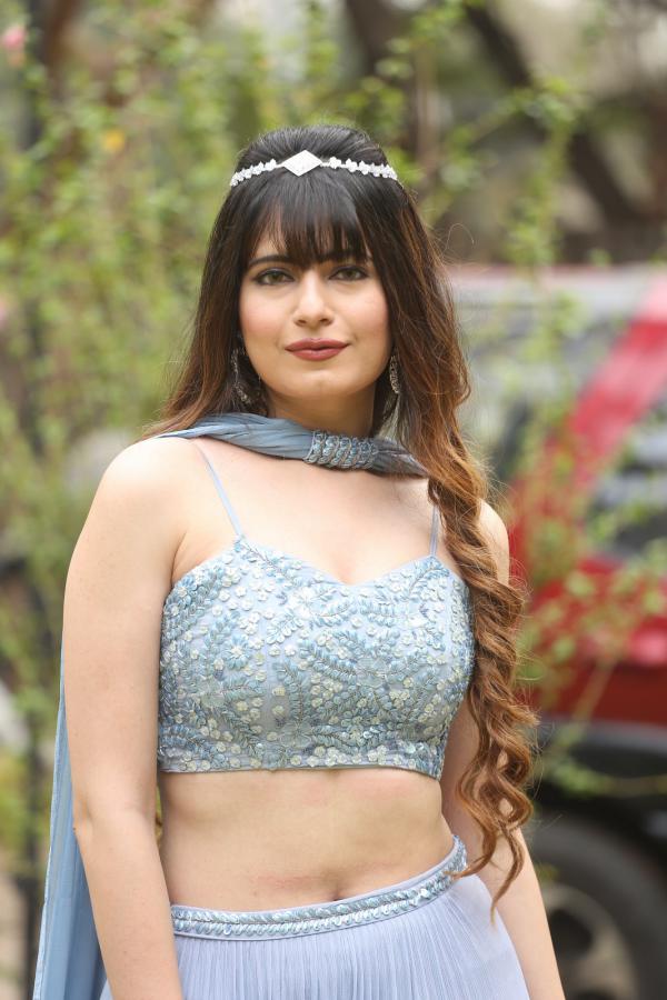 monal-jagtani-stills-2.jpg
