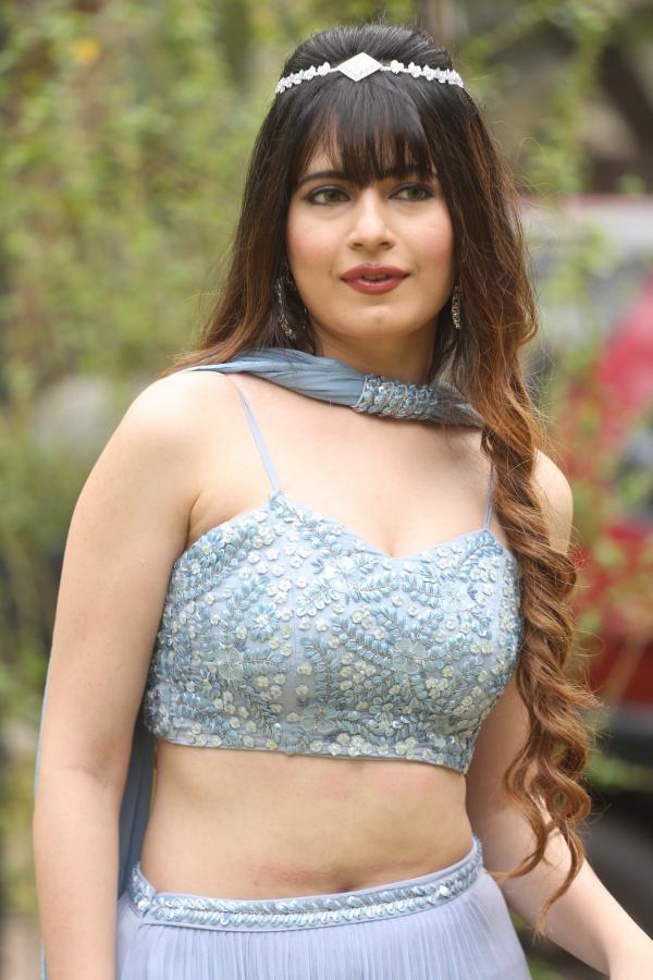monal-jagtani-stills-3.jpg