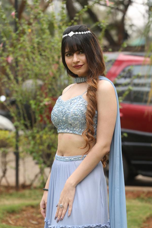 monal-jagtani-stills-8.jpg