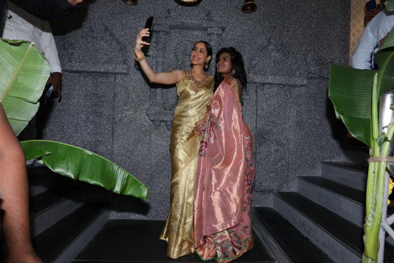 mugdha-14th-store-grand-launch-by-pragya-jaiswal-18.jpg