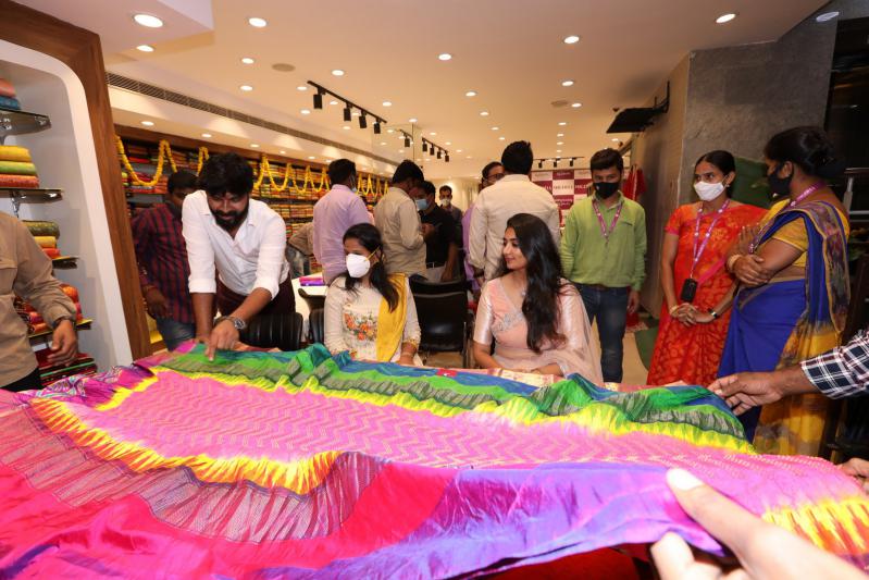 mugdha-14th-store-grand-launch-by-pragya-jaiswal-5.jpg