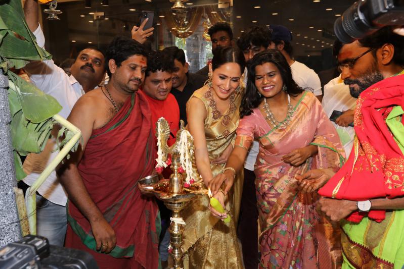 mugdha-14th-store-grand-launch-by-pragya-jaiswal-9.jpg