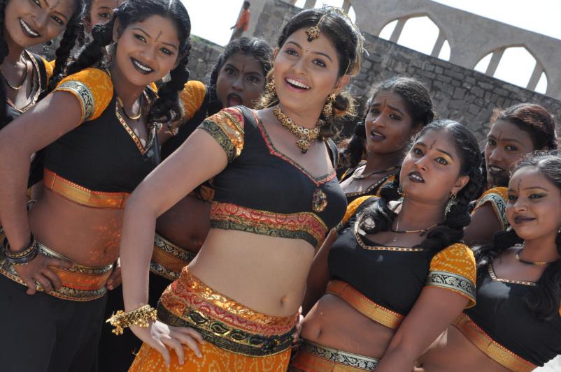 musalodiki-dasara-pandaga-movie-stills-5.jpg