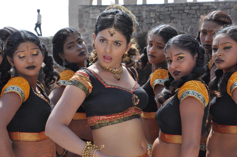 musalodiki-dasara-pandaga-movie-stills-6.jpg