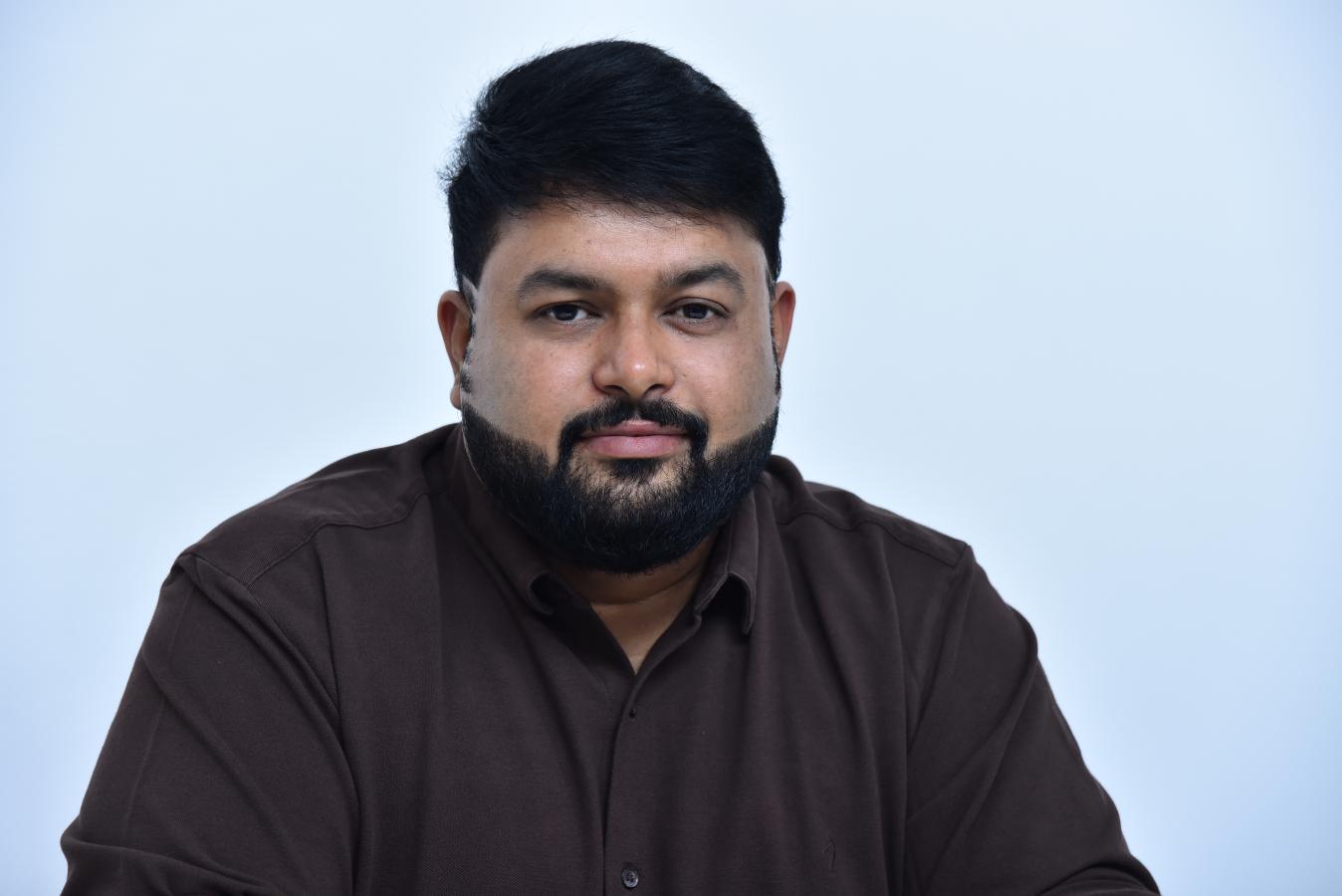 music-director-ss-thaman-with-media-2.jpg