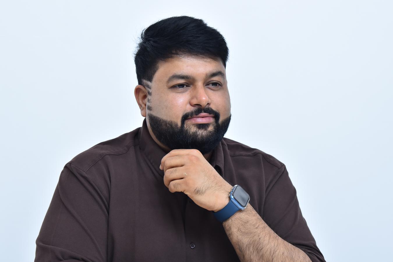 music-director-ss-thaman-with-media-3.jpg