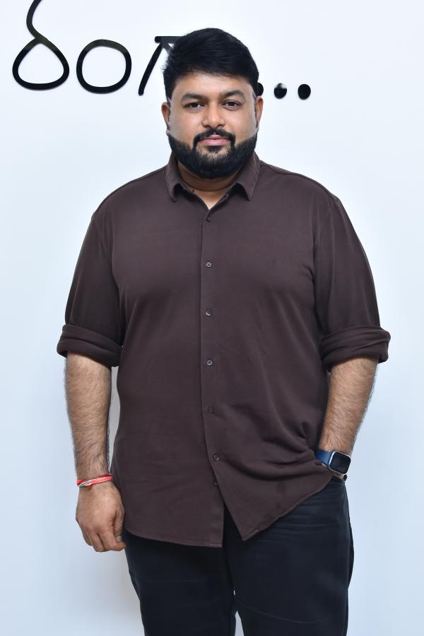 music-director-ss-thaman-with-media-6.jpg