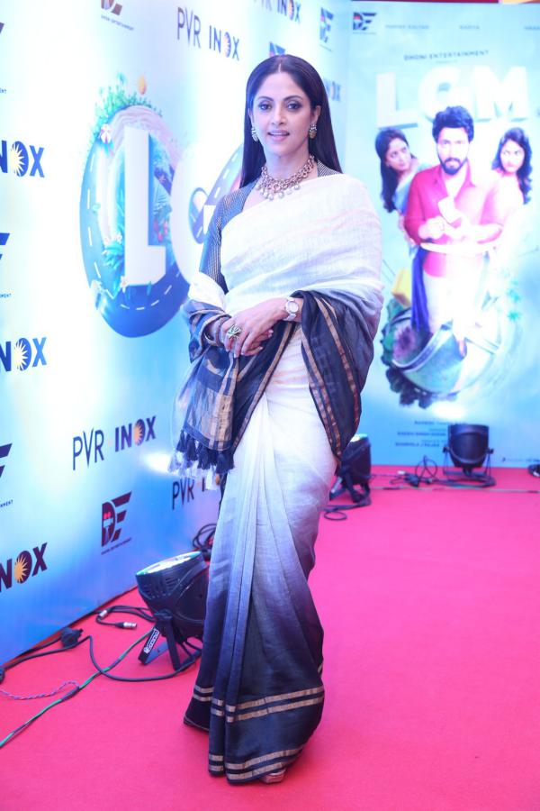 nadhiya-stills-5.jpg
