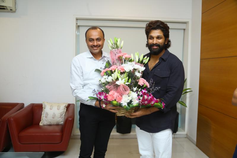 naga-babu-appreciates-allu-arjun-2.jpg