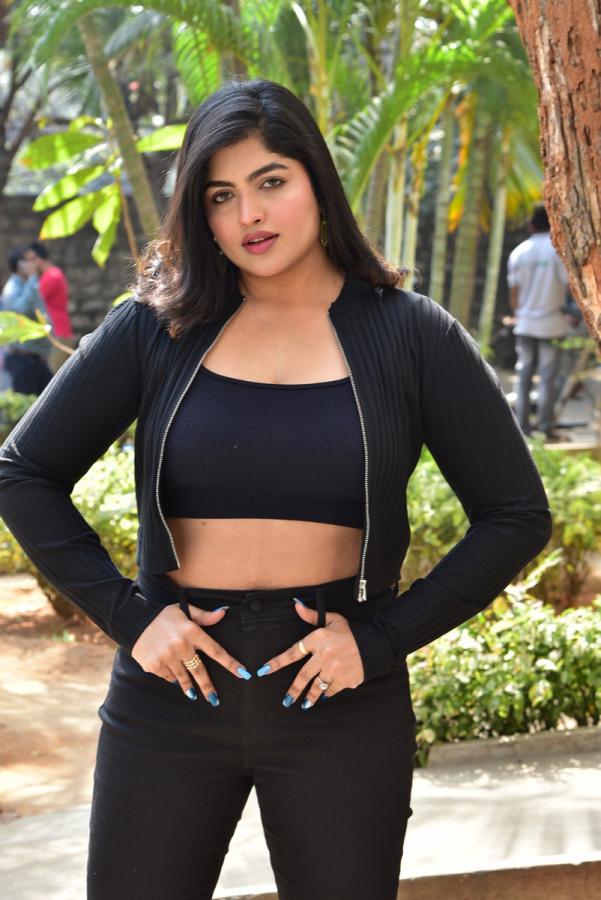 naina-sarwar-stills-5.jpg