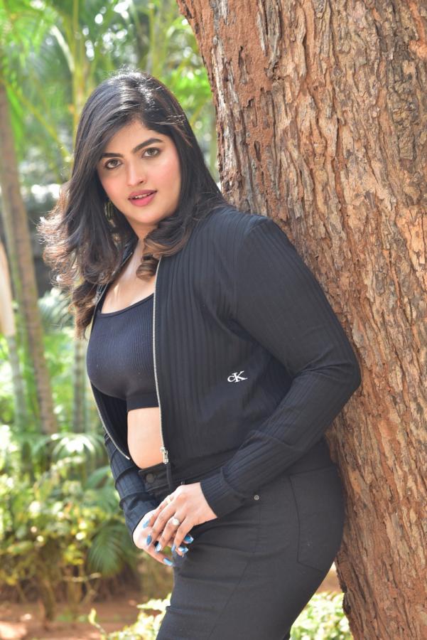 naina-sarwar-stills-8.jpg