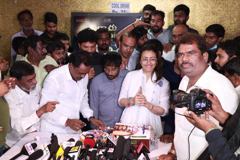 namrata-shirodkar-sarkaru-vari-paata-team-watched-movie-at-sudarshan-35mm-2.jpg