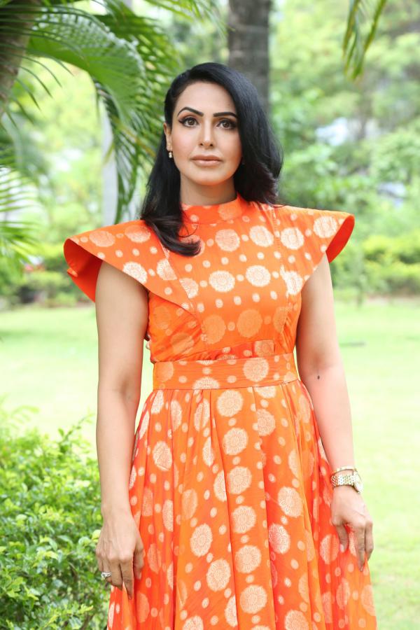 nandini-rai-stills-2-12.jpg