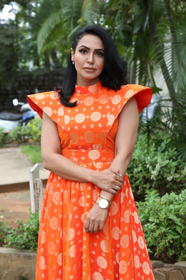 nandini-rai-stills-2-5.jpg