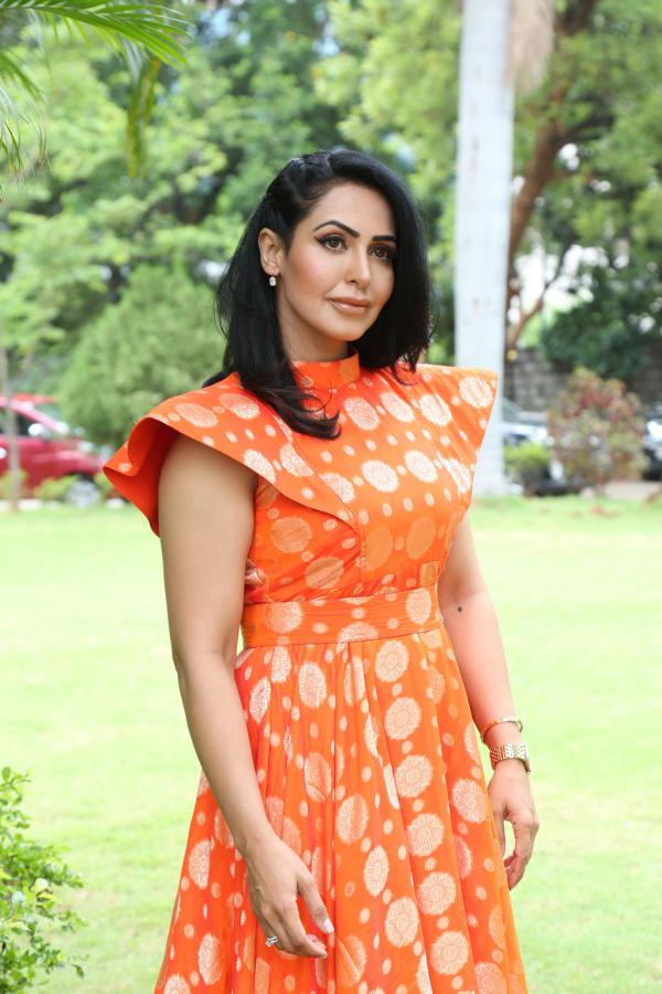 nandini-rai-stills-2-8.jpg