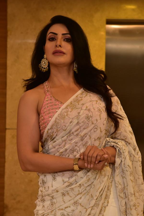nandini-rai-stills-3-10.jpg