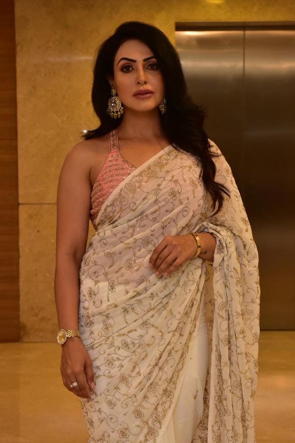 nandini-rai-stills-3-17.jpg
