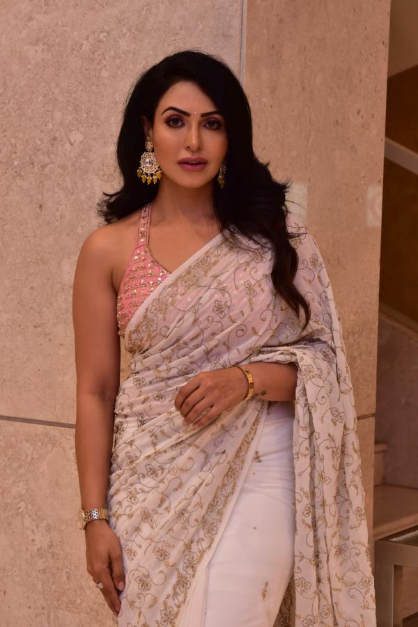 nandini-rai-stills-3-18.jpg