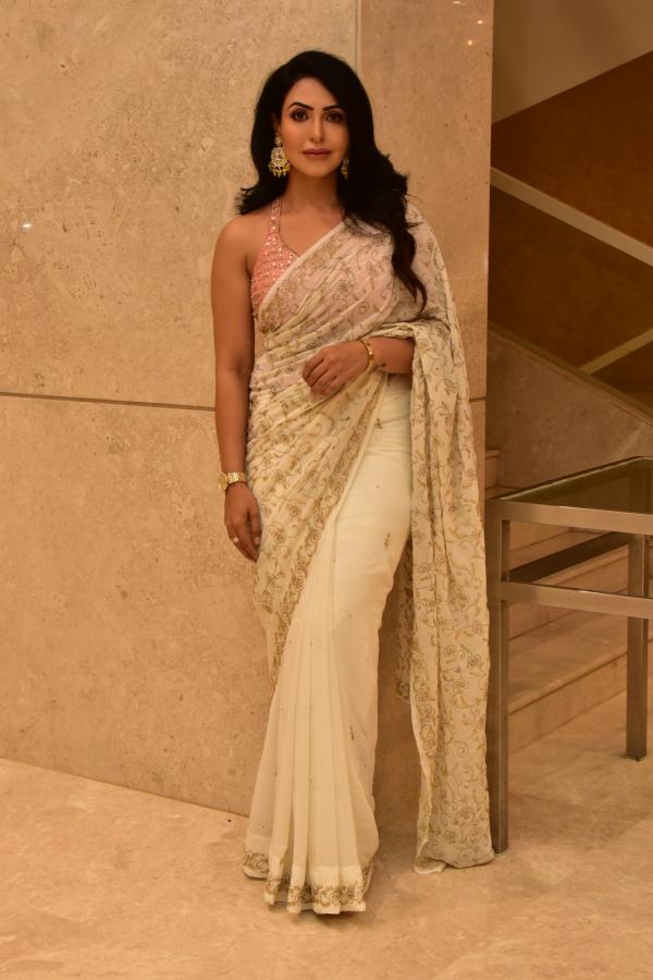 nandini-rai-stills-3-19.jpg