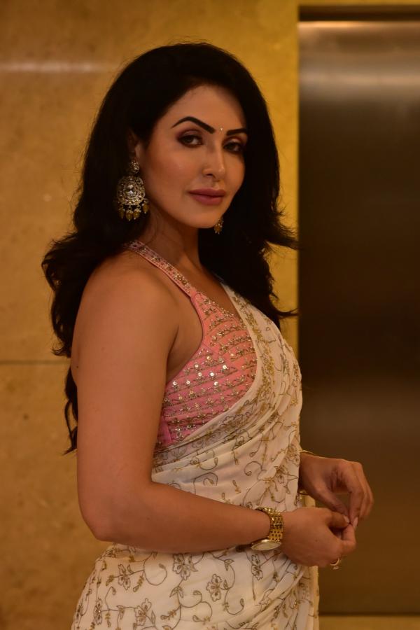 nandini-rai-stills-3-3.jpg
