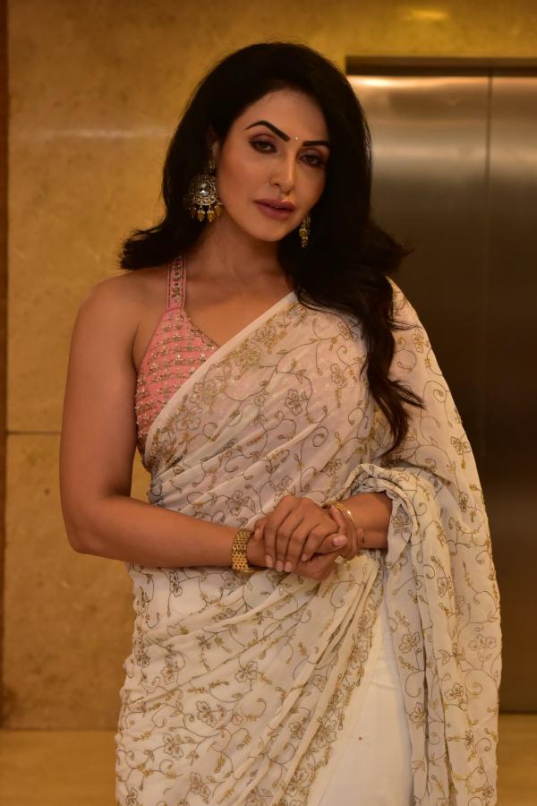 nandini-rai-stills-3-8.jpg