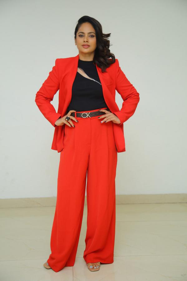 nandita-swetha-stills-2-2.jpg