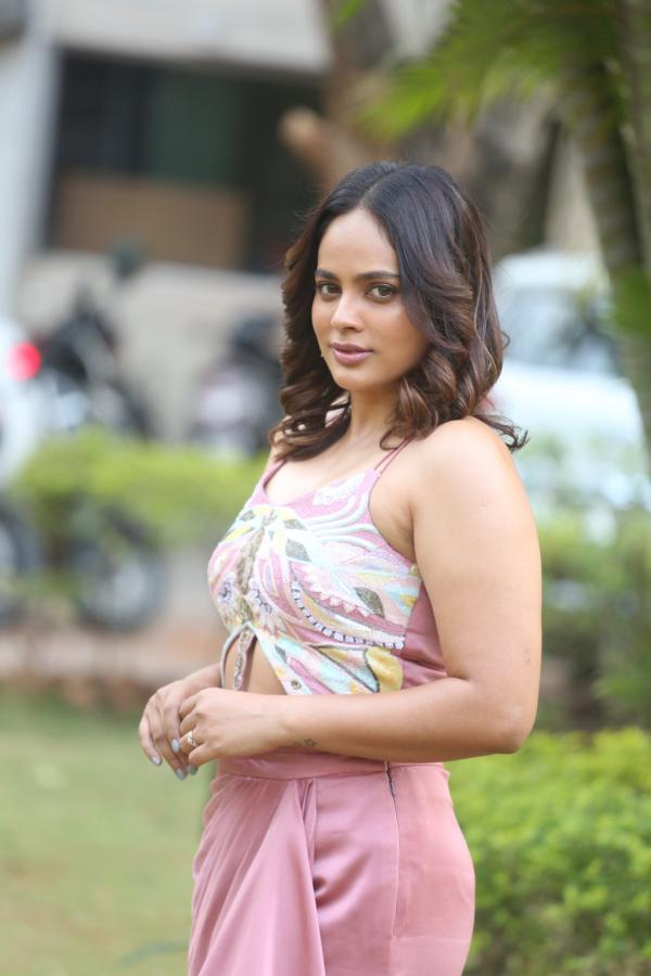 nanditha-swetha-stills-2.jpg