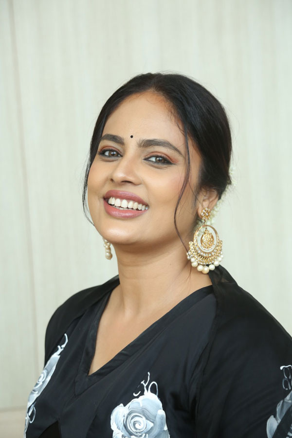 nanditha-swetha-stills-5-10.jpg